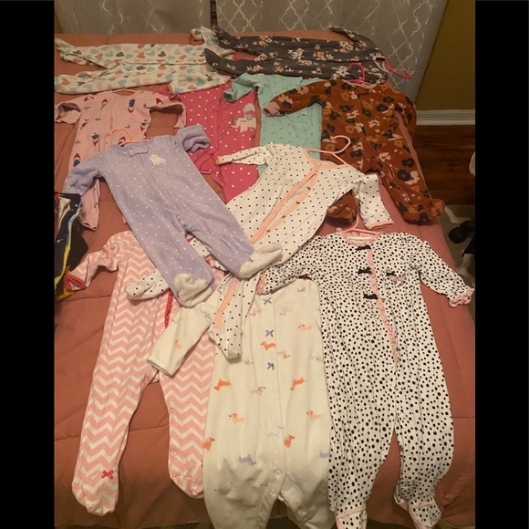 Bundle of 13 size 9 months girls pajamas/sleepers - Picture 4 of 9